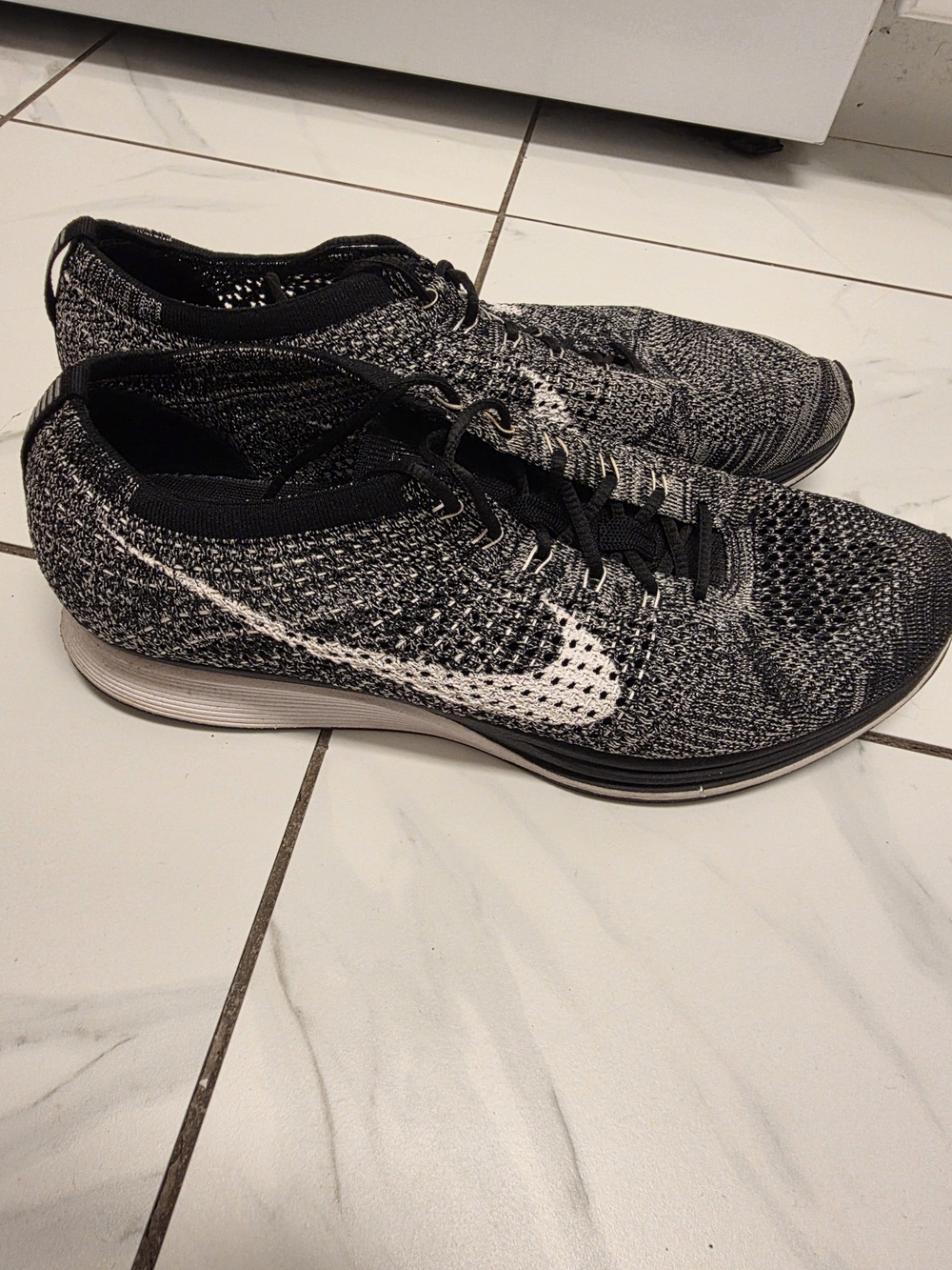 Nike Flyknit Racer Mens Running Shoes - Black/White